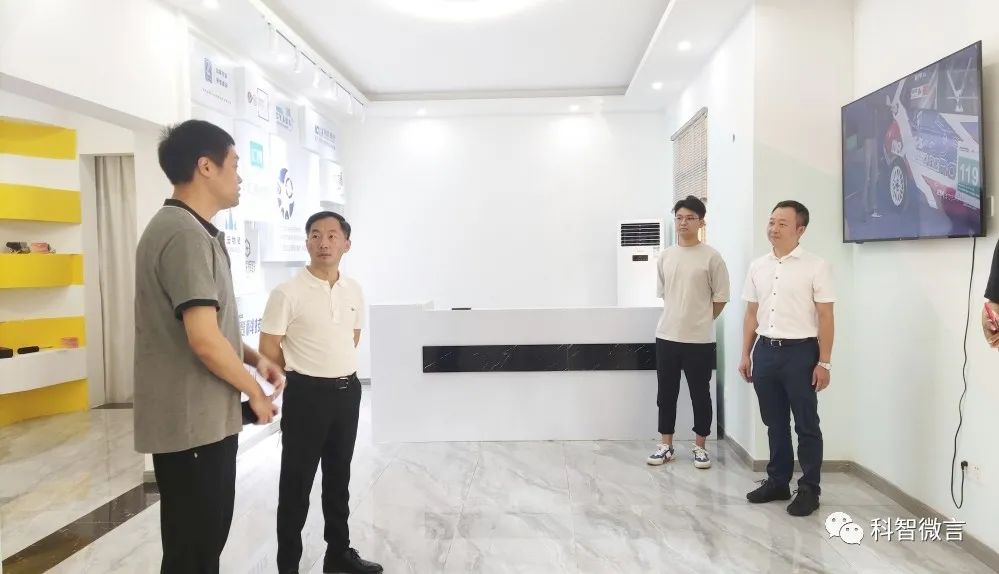 北碚區供銷聯社領導莅臨八爪魚互聯網教育産業園考察指導